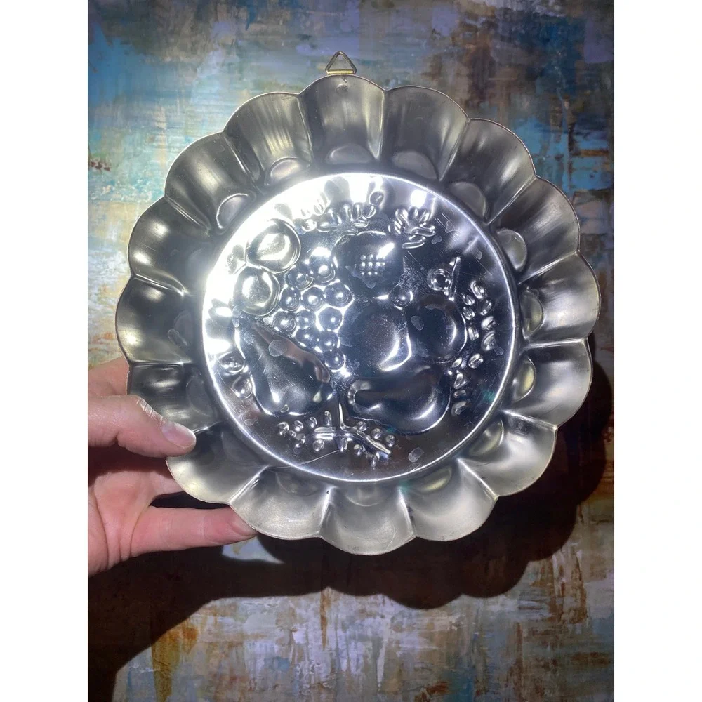 Vintage Copper Fruit Mold Scalloped Round Grapes Pear Wall Hanging Decor 7.5in